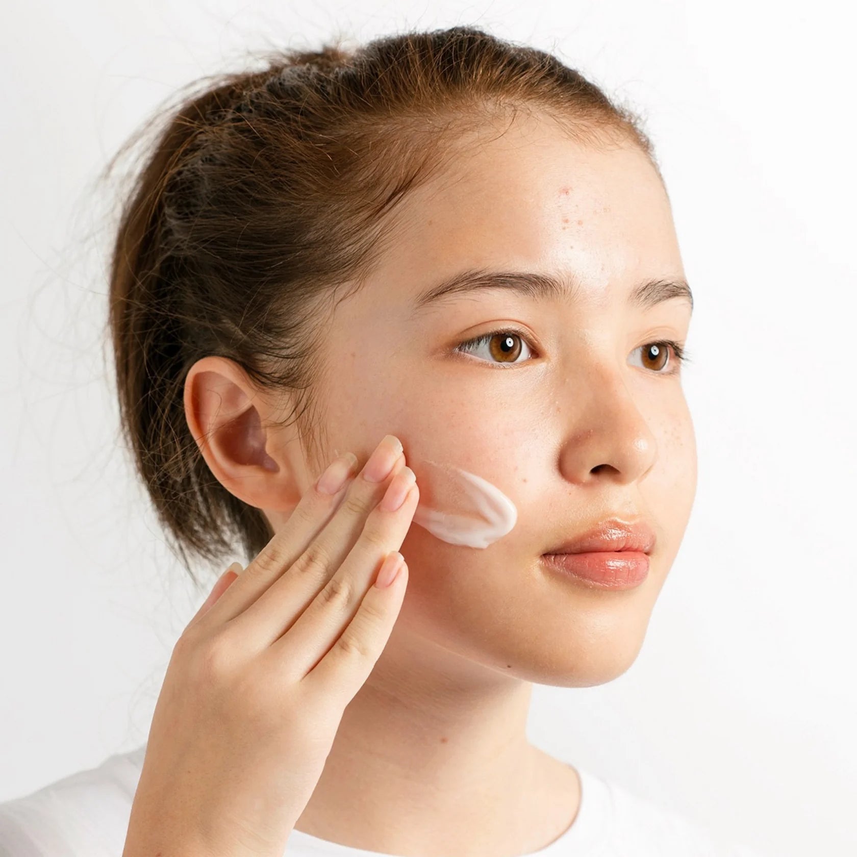 SkinB5_Moisturise_Hydrate_1680x_913c2456-3e39-49a1-a322-e819330cd7f1.webp